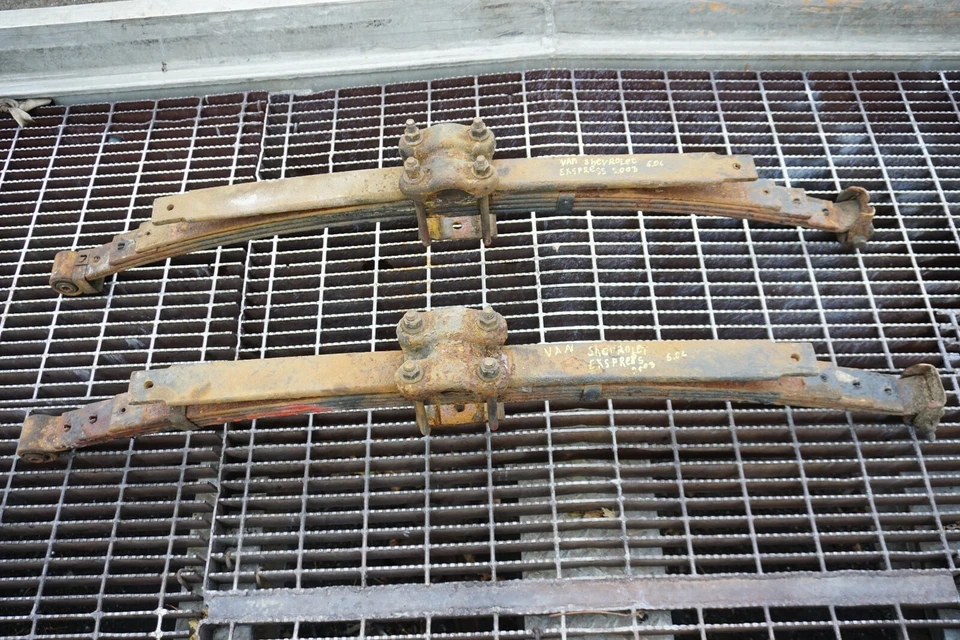 Chevrolet Express 3500 2003-2005 6,0 L gasolina trasero izquierdo y derecho juego de muelles de hoja OEM Foto 1 de 4