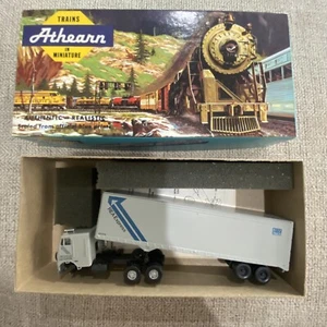 Athearn HO REA Express Tractor with 40' Trailer in Original Box - 5482 - Picture 1 of 3