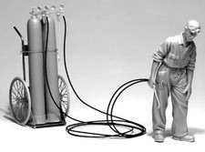MODEL VICTORIA MAN WITH OXYACETYLENE CART Scala 1:35 Cod.40100