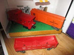 (3) VINTAGE LIONEL O-#6024 NABISCO SHREDDED WHEAT BOX, LV HOPPER & #6167 CABOOSE - Picture 1 of 3