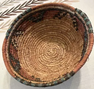 VEGETABLE DYED COILED BASKET ABT 10" IN DIAMETER-SW DECOR AS IS - Picture 1 of 10