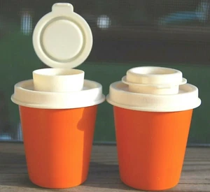 Nuevo Tupperware 2 OZ Midgets Salero y Pimentero Naranja con Sellos Blancos - Imagen 1 de 6