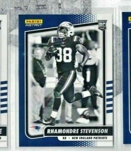 Panini Instant 2021 blanco y negro Rhamondre Stevenson Patriots RC PR=2728 - Imagen 1 de 2