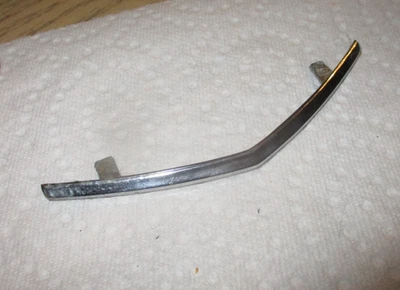 1961 Cadillac Fleetwood 60 quarto painel especial peça chevron #116 estoque #05 - Imagem 1 de 4