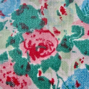 50cm x 91cm Vintage Blend Sewing Fabric 1950s Synthetic Floral Retro - Picture 1 of 7