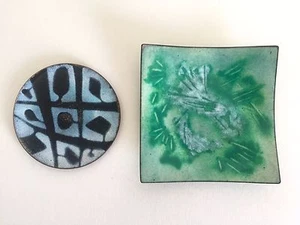 VINTAGE MID CENTURY MODERN MULTICOLOR COPPER ENAMEL SMALL ARTISAN DISHES - PAIR - Picture 1 of 9