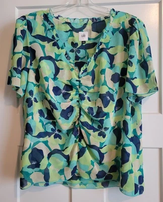 CABI #6087 BLUSA TRIXIE FORRADA DE GASA TOP GRANDE CON VOLANTES CUELLO EN V aguamarina Foto 1 de 4