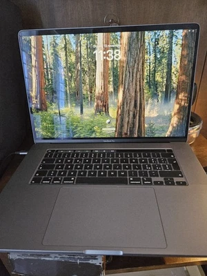 Vendo MacBook Pro da 16 pollici in ottime condizioni.Processore: Intel Core i7 - Immagine 1 di 2