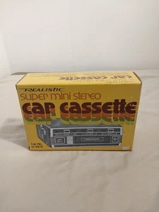 Cassette de coche estéreo súper mini realista nuevo caja abierta 12-1803 leer - Imagen 1 de 5
