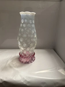 Portavelas Fenton-Blanco Opalescente Punto Moneda 11" Huracán Base Rosa - Imagen 1 de 8