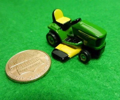 1:64 ERTL John Deere Riding Lawn Mower NEAT! - Image 1 of 3