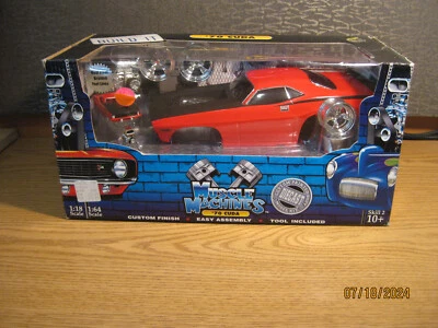 1/18  '70 PLYMOUTH "CUDA  KIT , IN ORANGE , BY FUNLINE "MUSCLE MACHINES" #71195 - Image 1 of 4