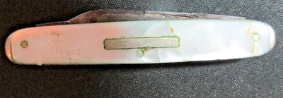 VINTAGE ULSTER POCKET KNIFE WITH 3 BLADES PEARL HANDLE - Image 1 of 4