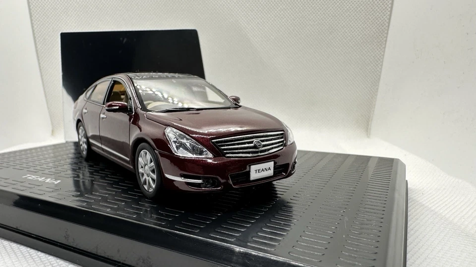1/43 Kyosho Nissan Teana J32 (Dealer Edition) - Image 1 of 4
