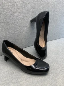 Clarks Collection Women's 7.5M Kyndall Iris Black Faux Patent Leather Pumps - Picture 1 of 11