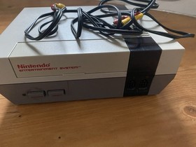 Nintendo Entertainment System NES Console - Gray (NES-001)