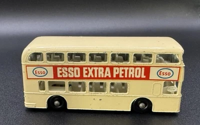 LESNEY MATCHBOX NO74 LONDON DAIMLER BUS ESSO EXTRA BPW EXCELENTE Crema Foto 1 de 4