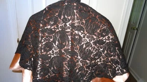 ANTIQUE BLACK LACY FLOWERED MANTILLA CHURCH VEIL SHAWL WRAP - Picture 1 of 6