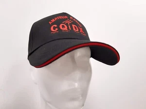 Gorra Cq Dx decorada con bordado negra y roja - Imagen 1 de 3