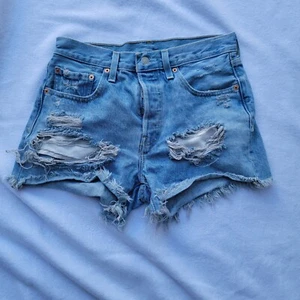 Levis Premium Womens Shorts 501 Original Fit High Rise 28 (Tag 27) Distressed - Picture 1 of 16