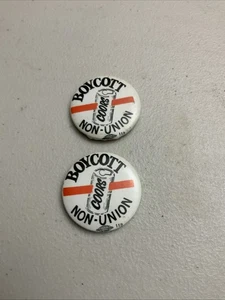 2 Bottoni Birra Boicottaggio Coors Vintage Lavoro Non Sindacale 1 1/2" - Foto 1 di 5