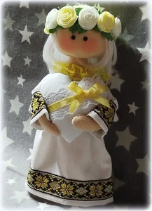 Puppe "Engel mit Herz" im Bild eines Mädchens in ukrainischer Nationalkleidung - Bild 1 von 4