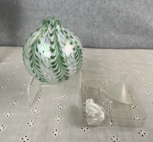 NEU irisierende Glas Öllampe weiß grün Wirbelmuster mundgeblasen Baumwolldochte - Bild 1 von 8
