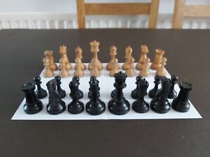 Good Quality Antique/Vintage Boxwood And Ebony Chess Set Three Pieces At Fault