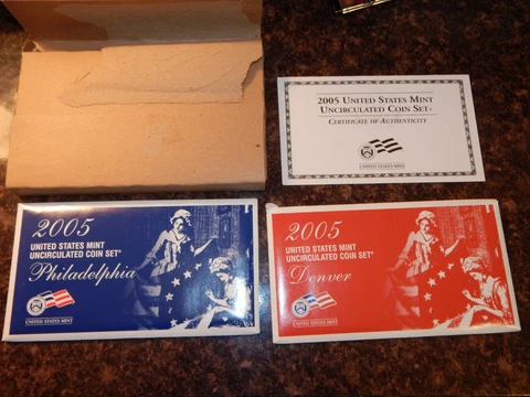 2005 Mint Set Original Envelope 22 Brilliant Uncirculated US Coins Satin Finish Cover