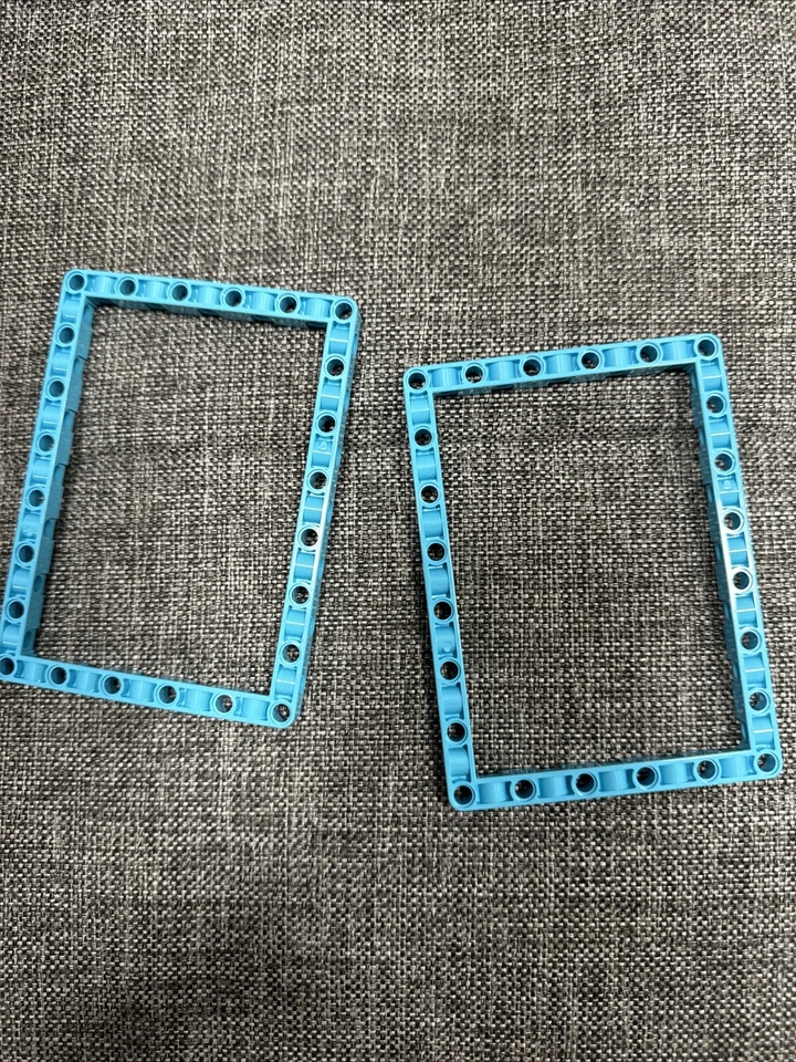 2x LEGO Technic - Large 'O' Frame - 11x15 - Med Azure - - (39790 Liftarm)