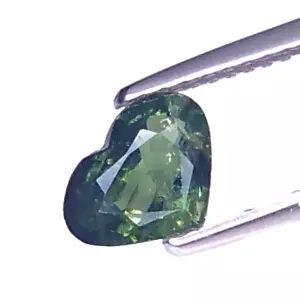 1.08 CTS Green natural sapphire heart cut loose gemstones - Picture 1 of 3