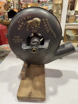 Soplador de herrero de forja antiguo Buffalo Forge Co operado a mano Foto 1 de 4