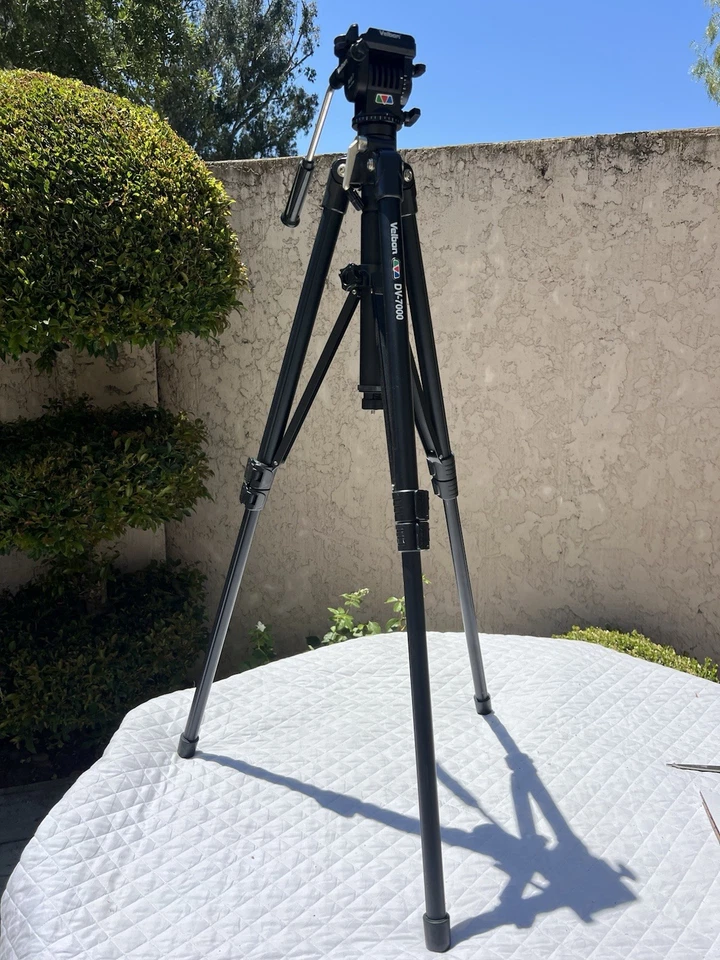 Trípode de aluminio negro de video Velbon DV-7000 con cabezal fluido Vel-Flo PH-368 ¡Bonito! Foto 1 de 4