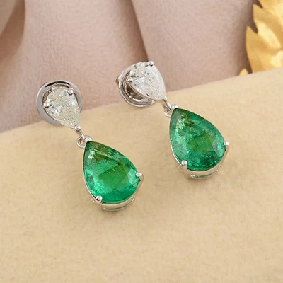 Pendientes colgantes de diamantes cultivados en laboratorio y esmeralda verde pera de 5,18 Tcw de oro blanco de 14 k Foto 1 de 4