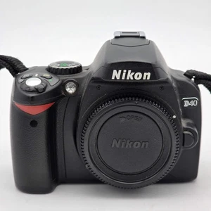 Defekte Nikon D40 6.1MP Digital SLR DSLR Kamera nur Gehäuse - Bild 1 von 8