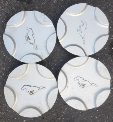 1999-2004 FORD MUSTANG GT OEM SILVER CENTER CAP  PNXR33-1A096-CB - Image 1 of 4