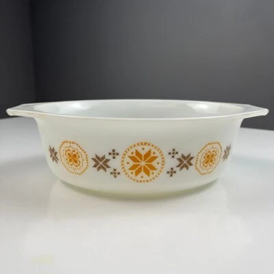 Pyrex 043 town and country casserole dish 1 1/2 qt White & Orange no lid - Image 1 of 4