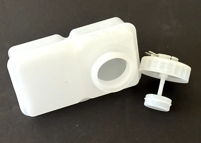 DUAL CIRCUIT MASTER CYLINDER RESERVOIR WITH BRAKE FLUID CAP WARNING SWITCH - Image 1 of 4