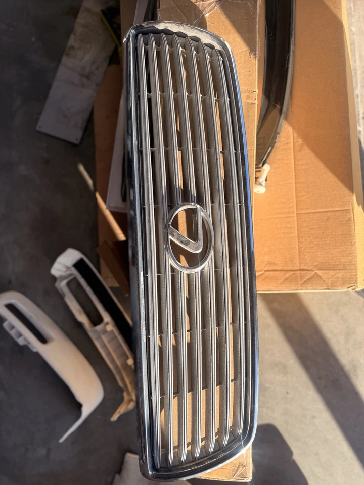 2001-2004 LEXUS LS430 Grille Upper Front OEM N8371 - Image 1 of 1