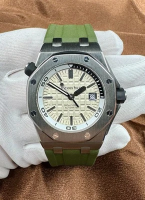 Audemars Piguet Royal Oak Offshore Diver 42 mm blanco AP 15710ST.OO.A002CA.02 Foto 1 de 4