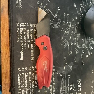 Milwaukee Fastback Compact Folding Utility Knife with Clip 48-22-1500 - Picture 1 of 4