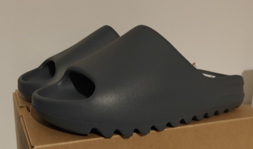 Yeezy Slide grigio ardesia UK US8 NUOVO CON SCATOLA