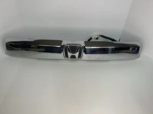 2009 - 2015 HONDA PILOT Trunk Tailgate Trim Moulding W/Camera Chrome Factory OEM - Foto 1 di 10