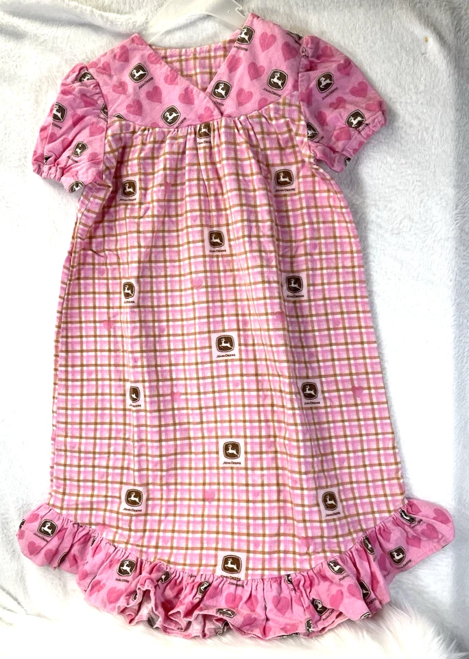 Camisón de franela hecho a mano para niñas John Deere rosa sm Foto 1 de 2