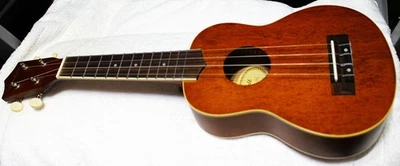 MITCHELL 型号 MU40NT 木制 UKULELE 带新弦-状况良好 — 第 1/4 张图片