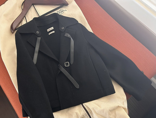 HERMÈS Autore Blazer Hermes ornato con lussuose passamanerie in pelle Mai indossato