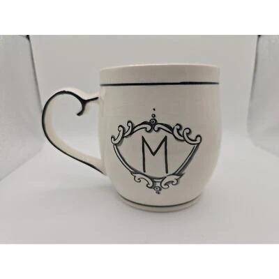 Taza Anthropologie Molly Hatch Monograma "M" 4"x3.5" Foto 1 de 4