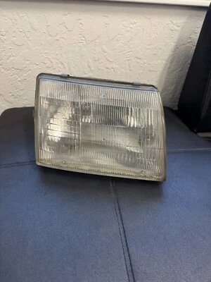 1990, 1991, 1992, 1993, 1994 Lexus LS400 Right Side Outer Headlight - Image 1 of 4