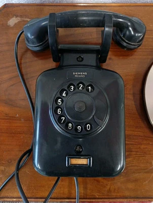 Telefono Vintage A Parete Siemens Milano In Bachelite Anni '50 - Immagine 1 di 4