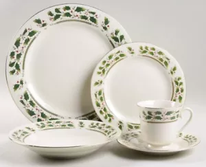 Holly Holiday Home for the Holidays 5 Piece Christmas Setting China Dinnerware - Picture 1 of 1